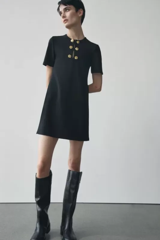 Short sleeved dress with buttons