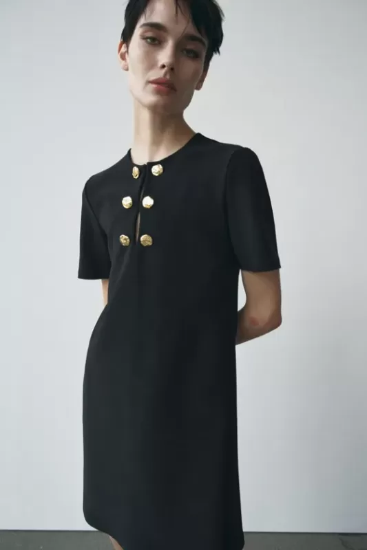 Short sleeved dress with buttons