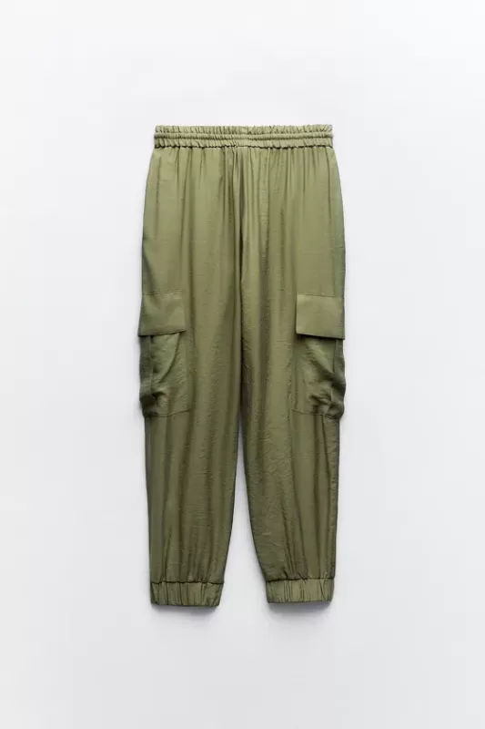 Cargo pants with elastic waistband