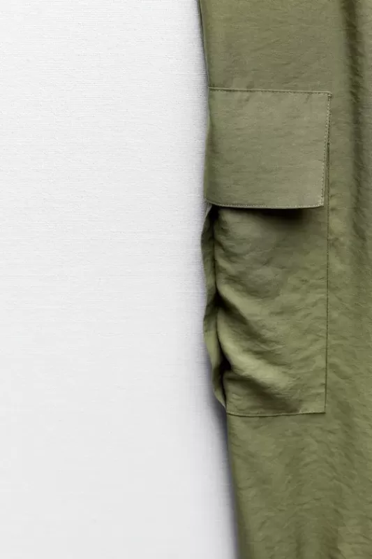 Cargo pants with elastic waistband