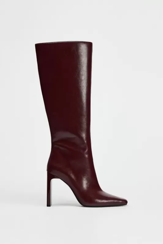 High-heeled boots