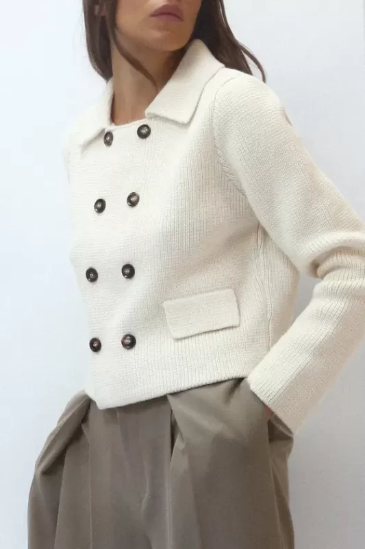 Monochrome cardigan with buttons