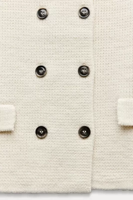 Monochrome cardigan with buttons