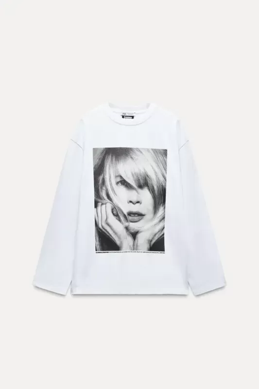 T-shirt with ТClaudia SchifferУ print - photo by JAN WELTERS under license from TRUNK ARCHIVE