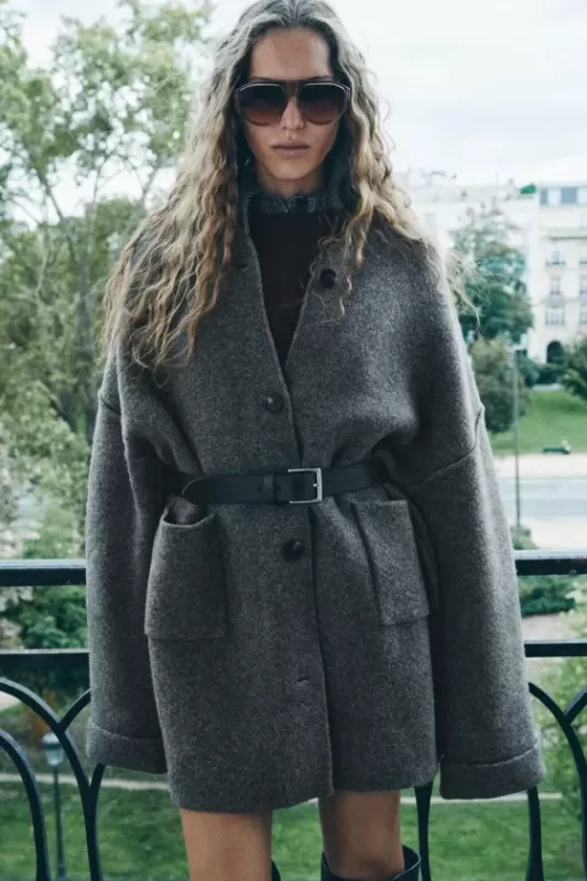 Knitted coat with patch pockets