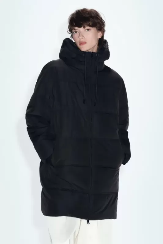 Anorak with hood and water resistant