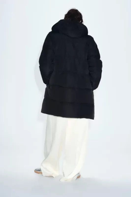 Anorak with hood and water resistant