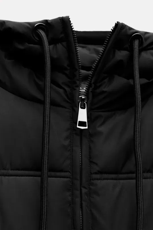 Anorak with hood and water resistant