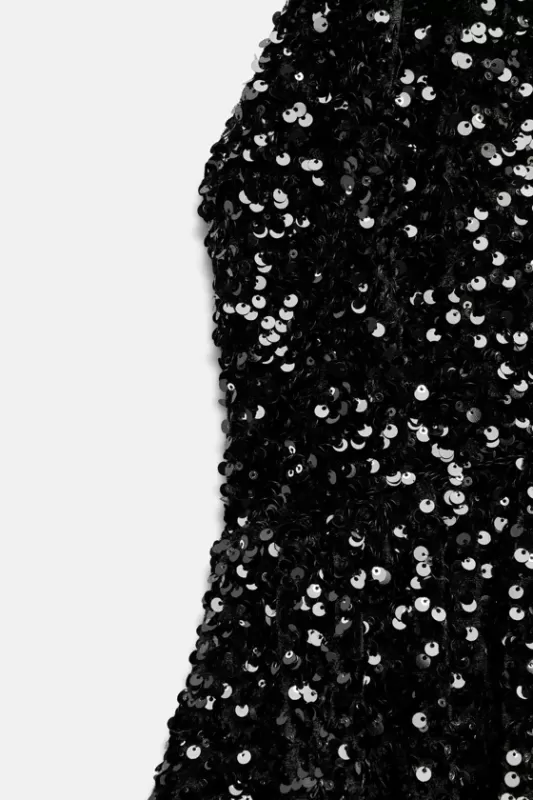 Voluminous dress with sequins