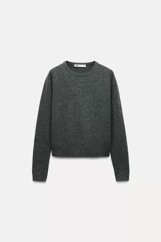 Basic sweater made of 100% wool