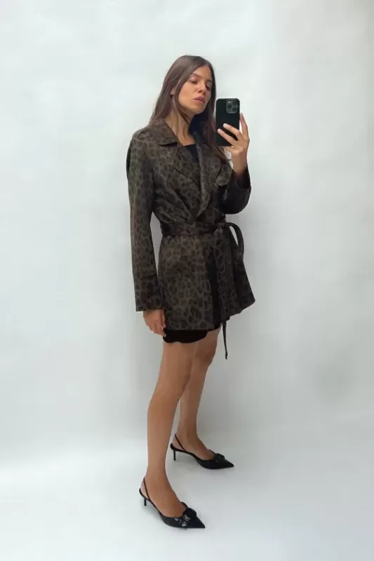 Short trench coat made of faux suede with animalistic pattern