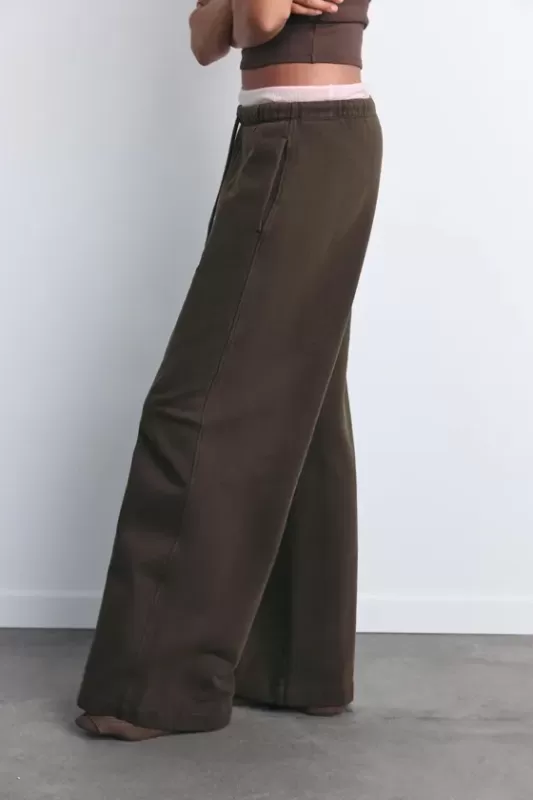 STRAIGHT LEG pants made of soft fabric