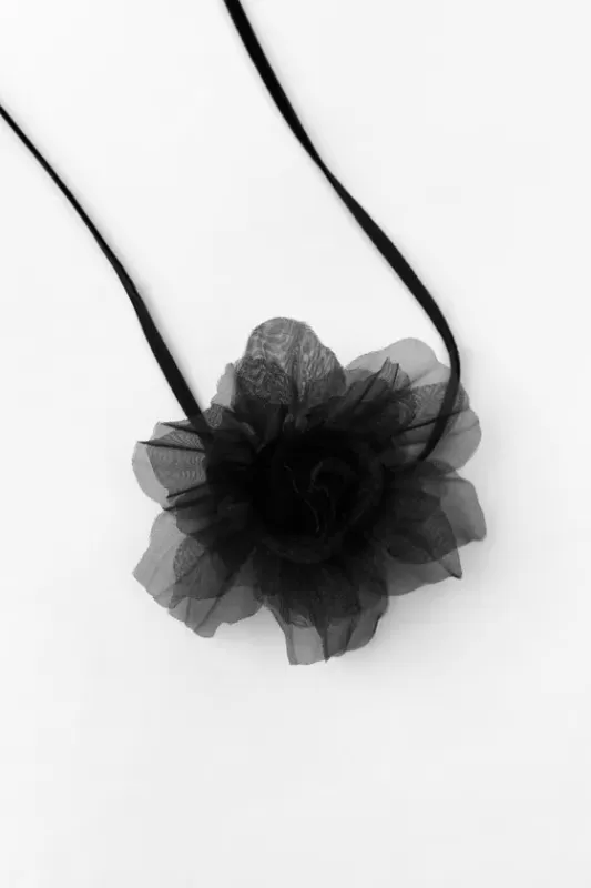 Velvet Flower Neck